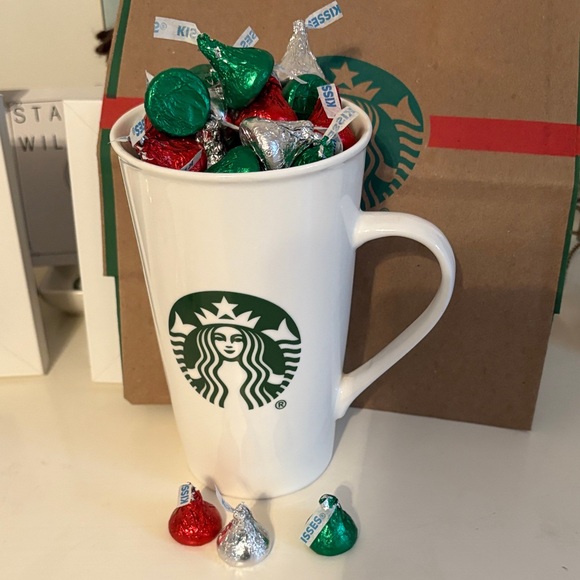 ❤️ Starbucks Classic White Mug with Green Logo - Picture 3 of 3